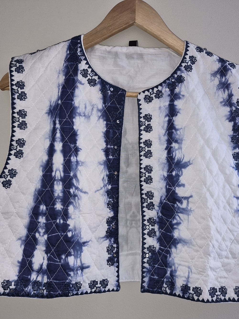 Boho Embroidered Quilted Vest Blue White Tie Dye Cropped Open Front M